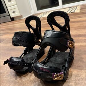 Burton Snowboard Bindings - women’s large